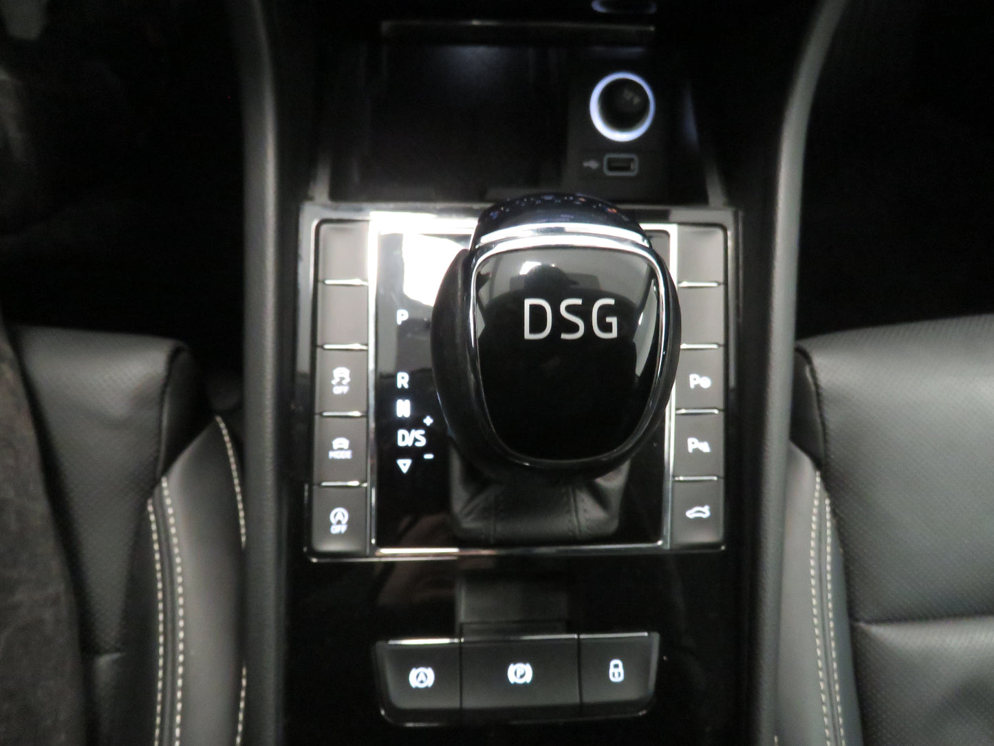Škoda Superb 2.0 TDI L&K Paket Columbus