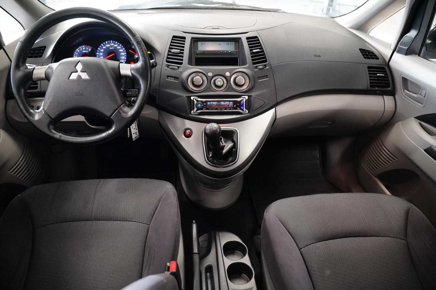 Mitsubishi Grandis 2.4 121KW