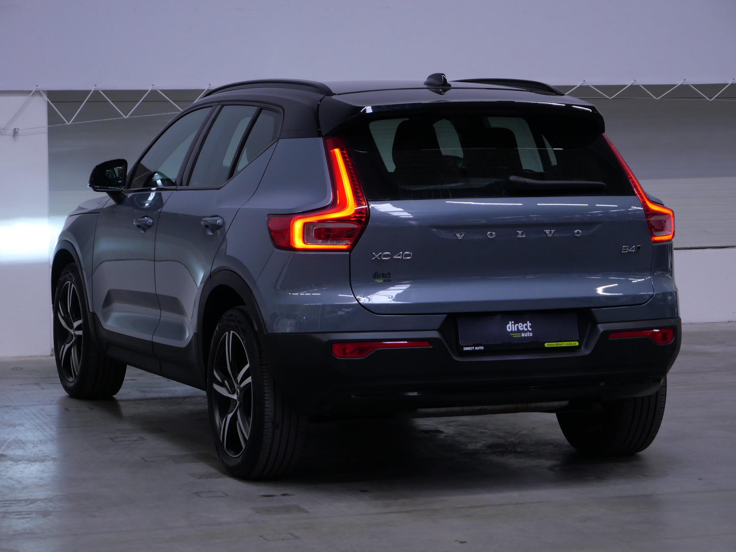 Volvo XC40 B4 145 kW AWD R-Design