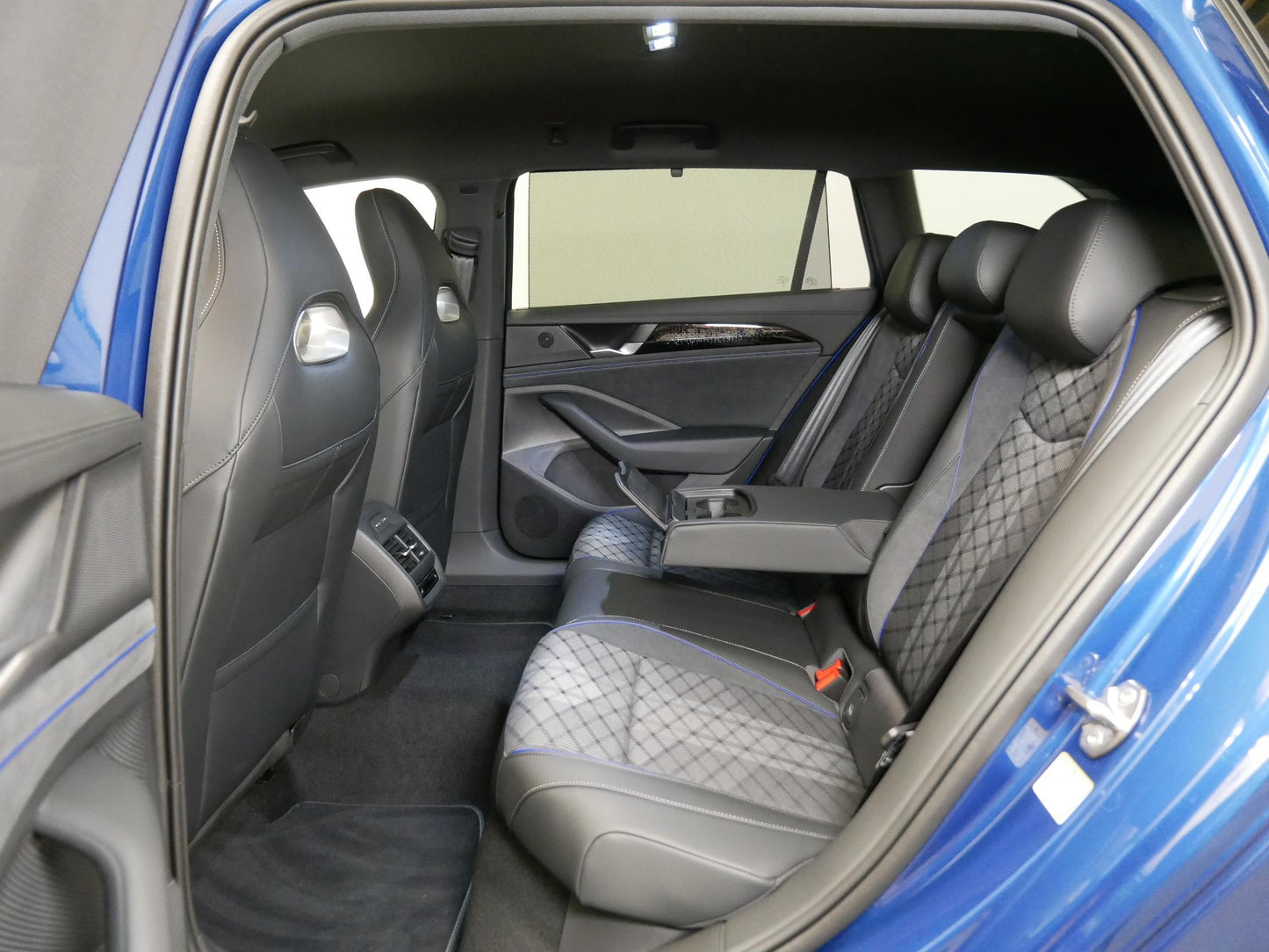 Volkswagen Passat 2.0 TDI 110 kW R-LINE