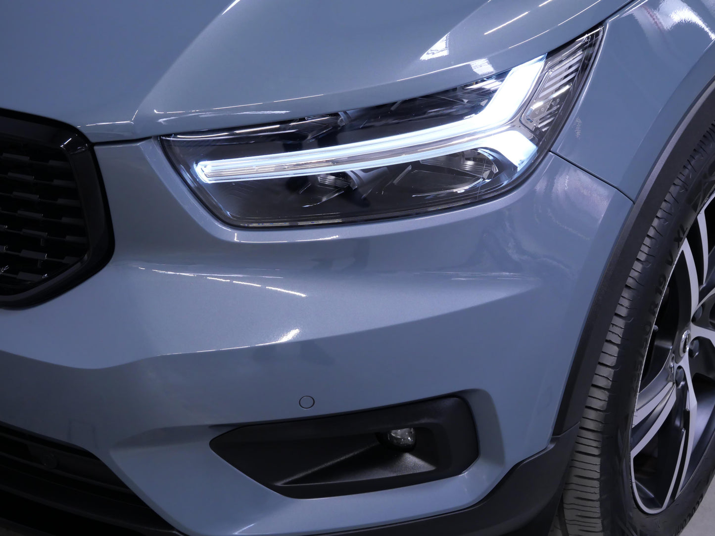 Volvo XC40 B4 145 kW AWD R-Design