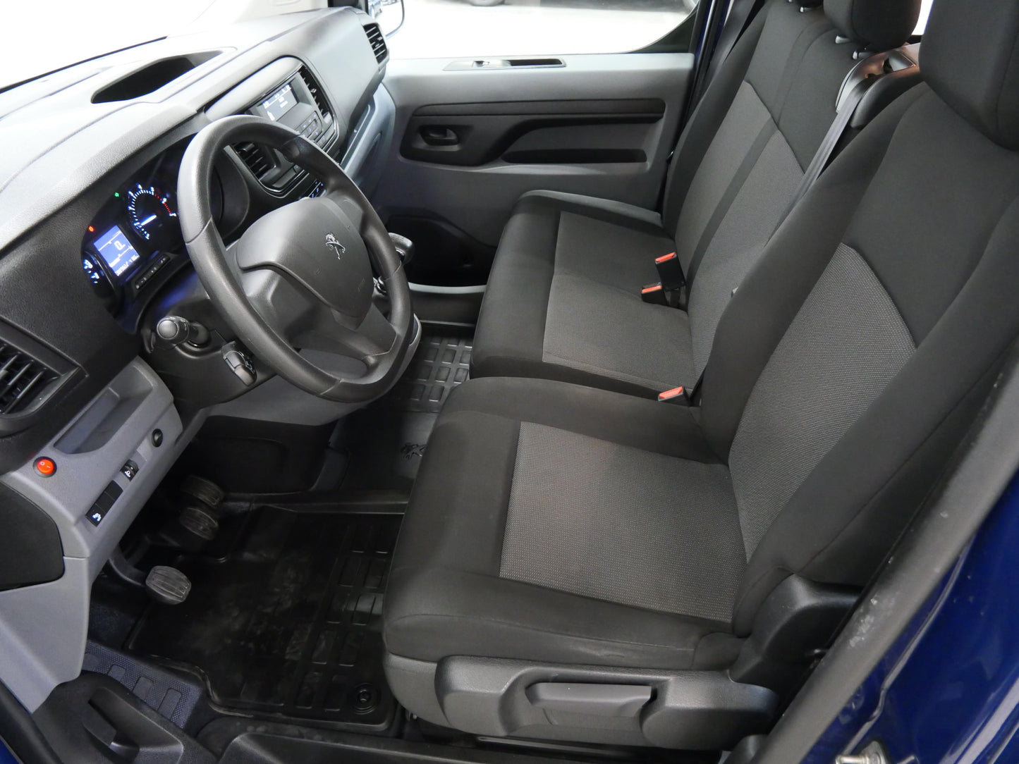 Peugeot Traveller 2.0 BlueHDI 106 kW L3 9míst