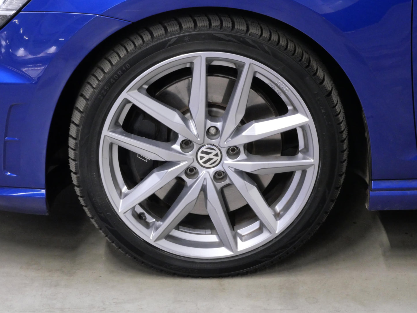 Volkswagen Golf 2.0 TSI R 221 kW 4Motion