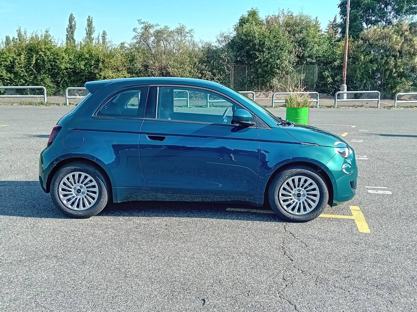 Fiat 500e Hatchback 42kWh dojezd ve městě až 320km