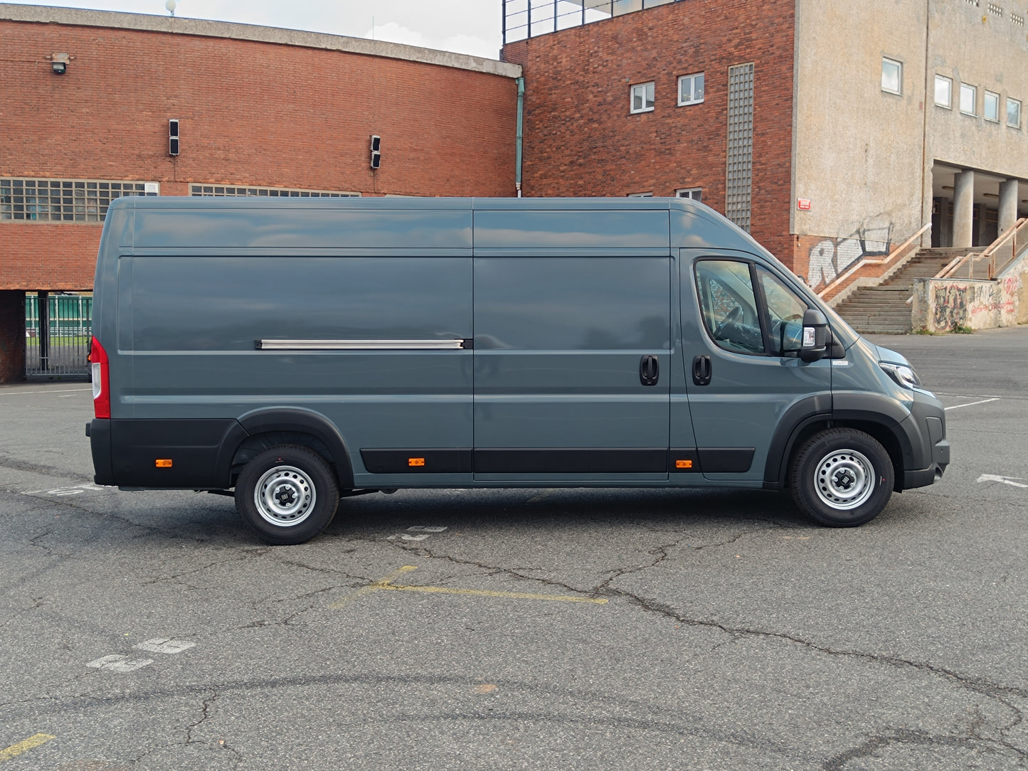 Fiat Ducato Maxi 2.2 MTJ 180k L4H2 35 šedá