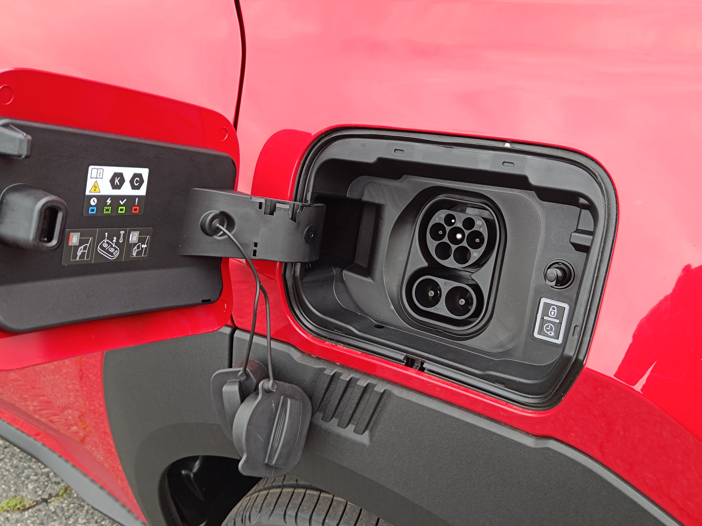 Fiat Grande Panda Electric RED 113k 44 kWh - již u nás k vidění