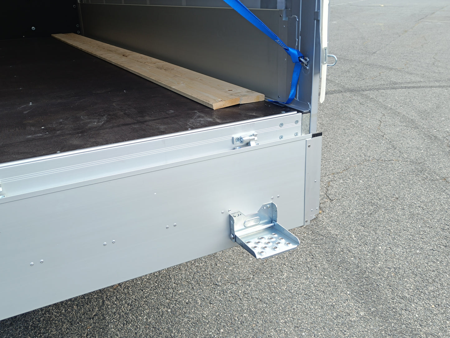 Fiat Ducato Maxi Kabina 2,2 MTJ 180k 35 L4 Podvozek + valník s plachtou 8 palet