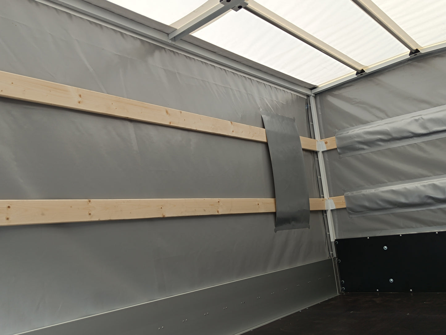Fiat Ducato Maxi Kabina 2,2 MTJ 180k 35 L4 Podvozek + valník s plachtou 8 palet
