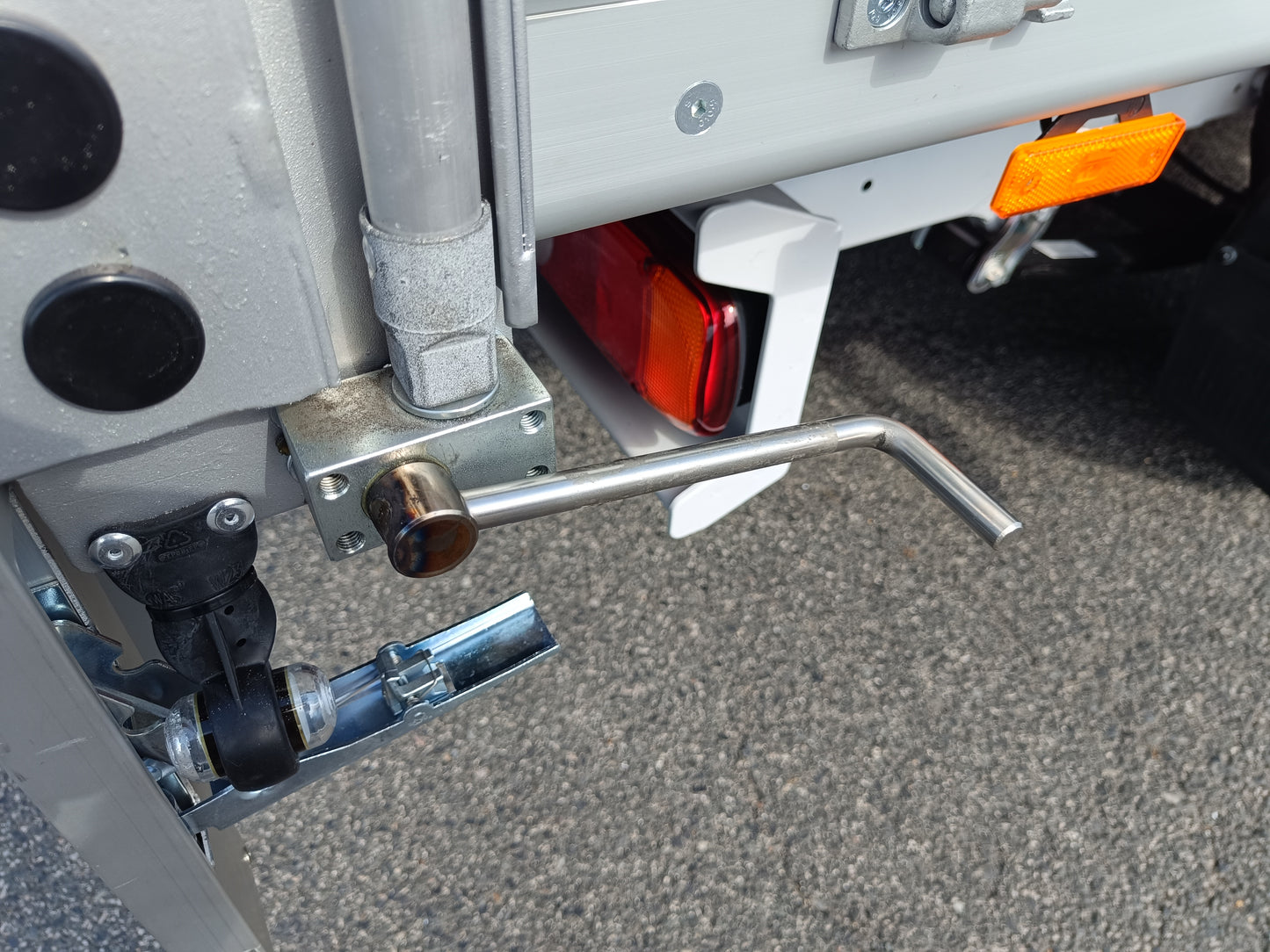 Fiat Ducato Maxi Kabina 2,2 MTJ 180k 35 L4 Podvozek + valník s plachtou 8 palet