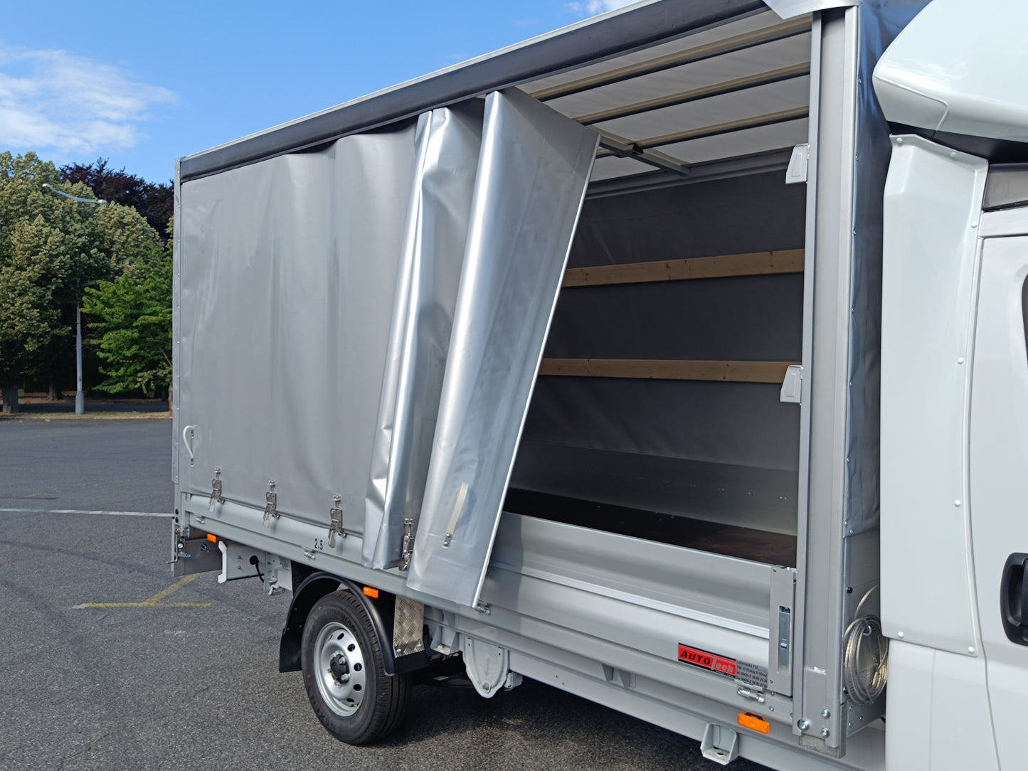 Fiat Ducato Maxi Kabina 2,2 MTJ 180k 35 L4 Podvozek + valník s plachtou 8 palet