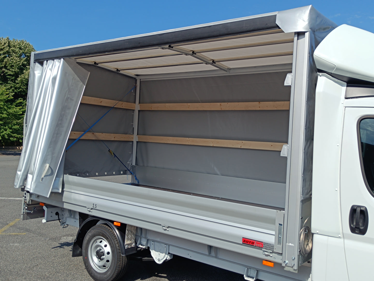 Fiat Ducato Maxi Kabina 2,2 MTJ 180k 35 L4 Podvozek + valník s plachtou 8 palet