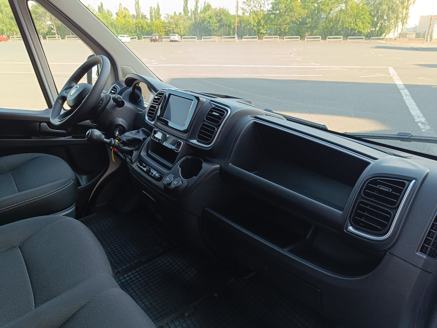 Fiat Ducato Maxi Kabina 2,2 MTJ 180k 35 L4 Podvozek + valník s plachtou 8 palet