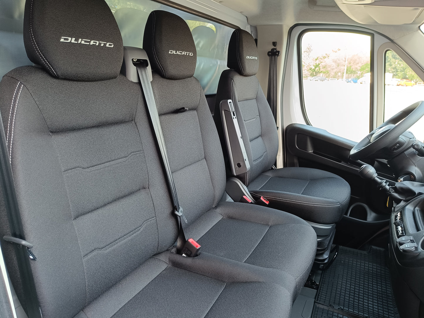 Fiat Ducato Maxi Kabina 2,2 MTJ 180k 35 L4 Podvozek + valník s plachtou 8 palet