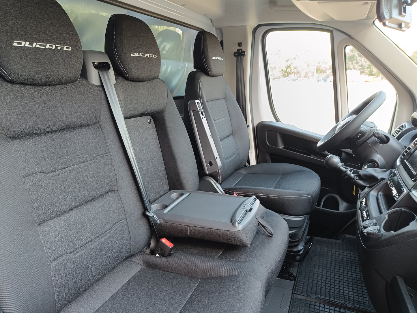 Fiat Ducato Maxi Kabina 2,2 MTJ 180k 35 L4 Podvozek + valník s plachtou 8 palet