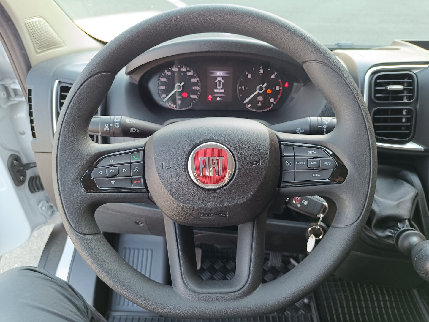 Fiat Ducato Maxi Kabina 2,2 MTJ 180k 35 L4 Podvozek + valník s plachtou 8 palet