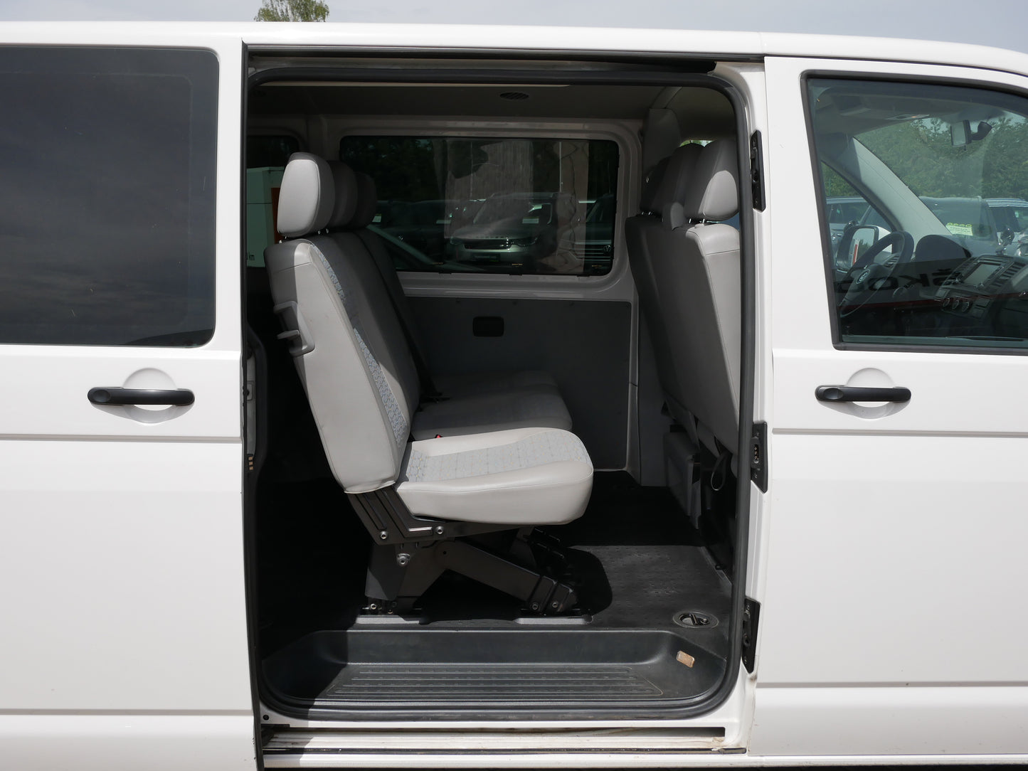 Volkswagen Transporter Kombi 2.0 TDI 84 kW 9 Míst