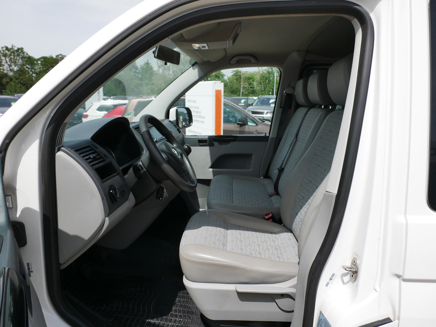 Volkswagen Transporter Kombi 2.0 TDI 84 kW 9 Míst