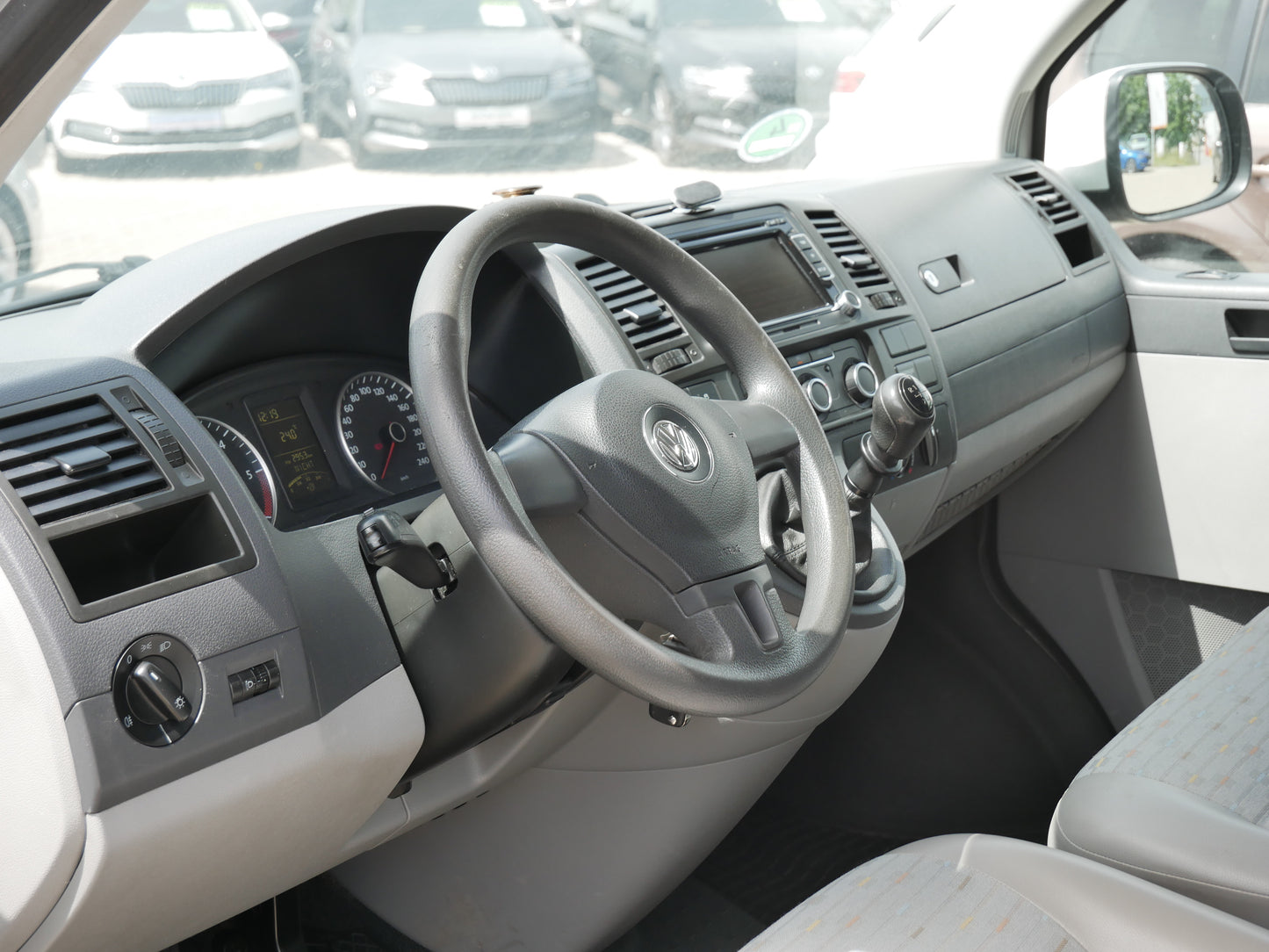 Volkswagen Transporter Kombi 2.0 TDI 84 kW 9 Míst