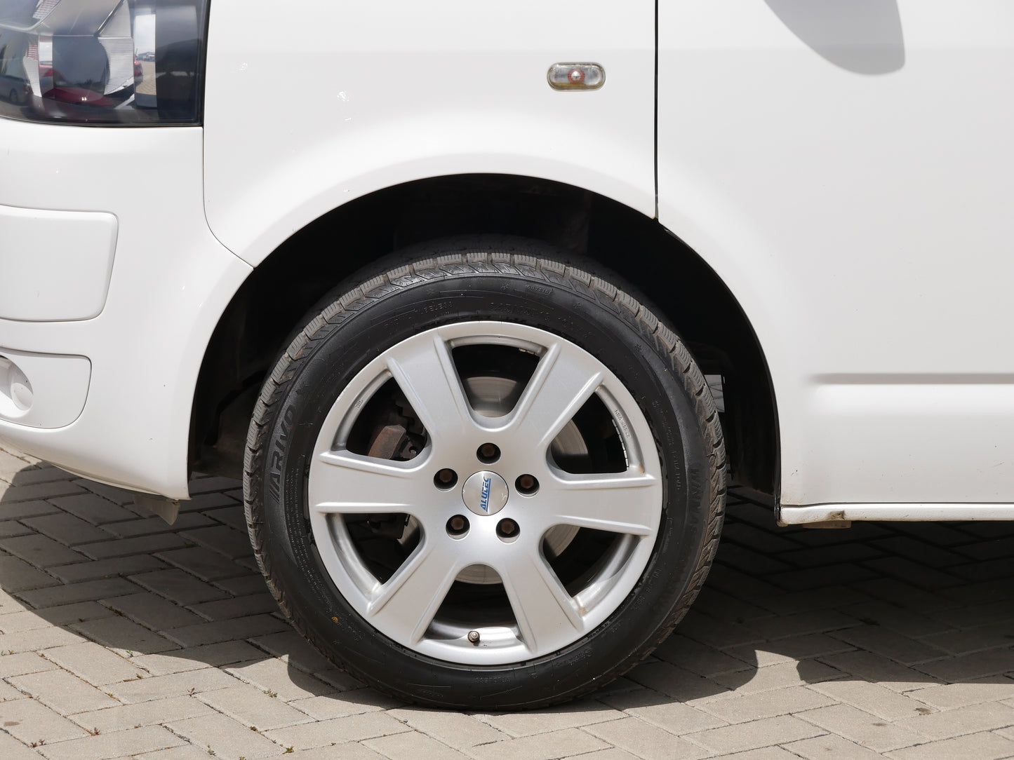 Volkswagen Transporter Kombi 2.0 TDI 84 kW 9 Míst