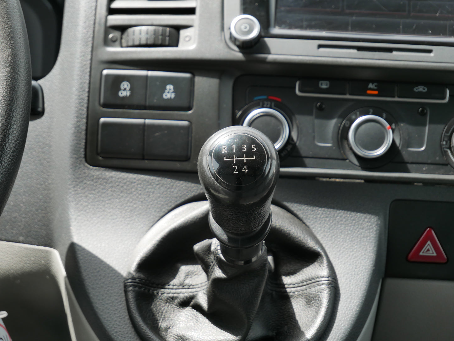 Volkswagen Transporter Kombi 2.0 TDI 84 kW 9 Míst