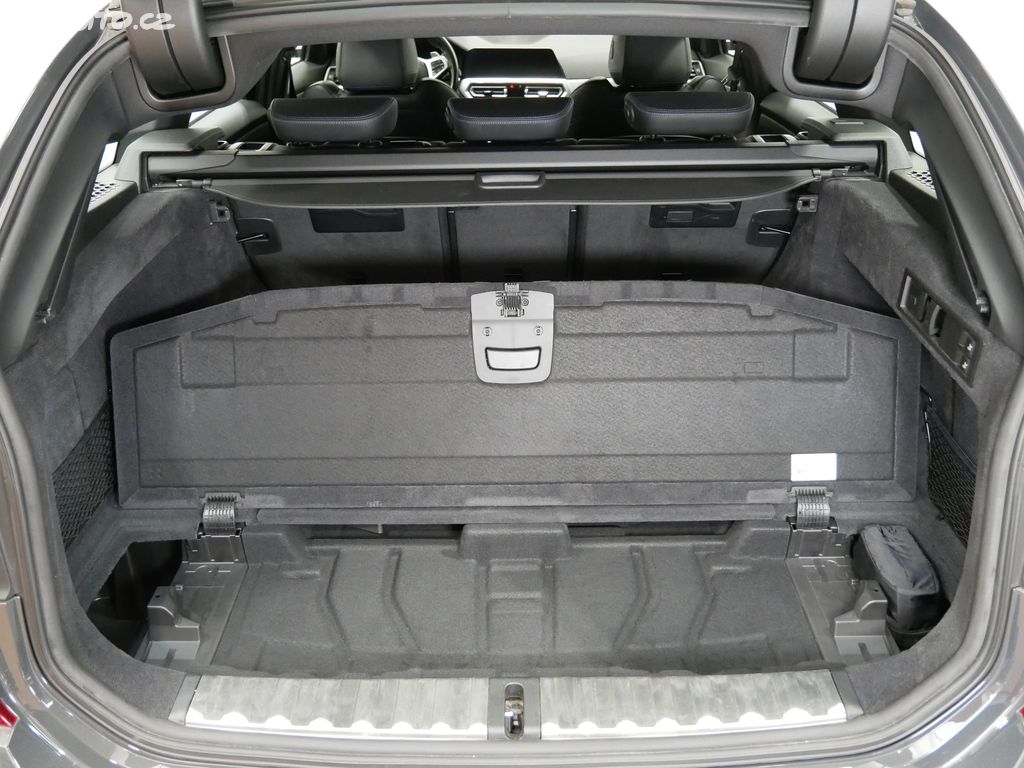 BMW Řada 3, 330i M sport