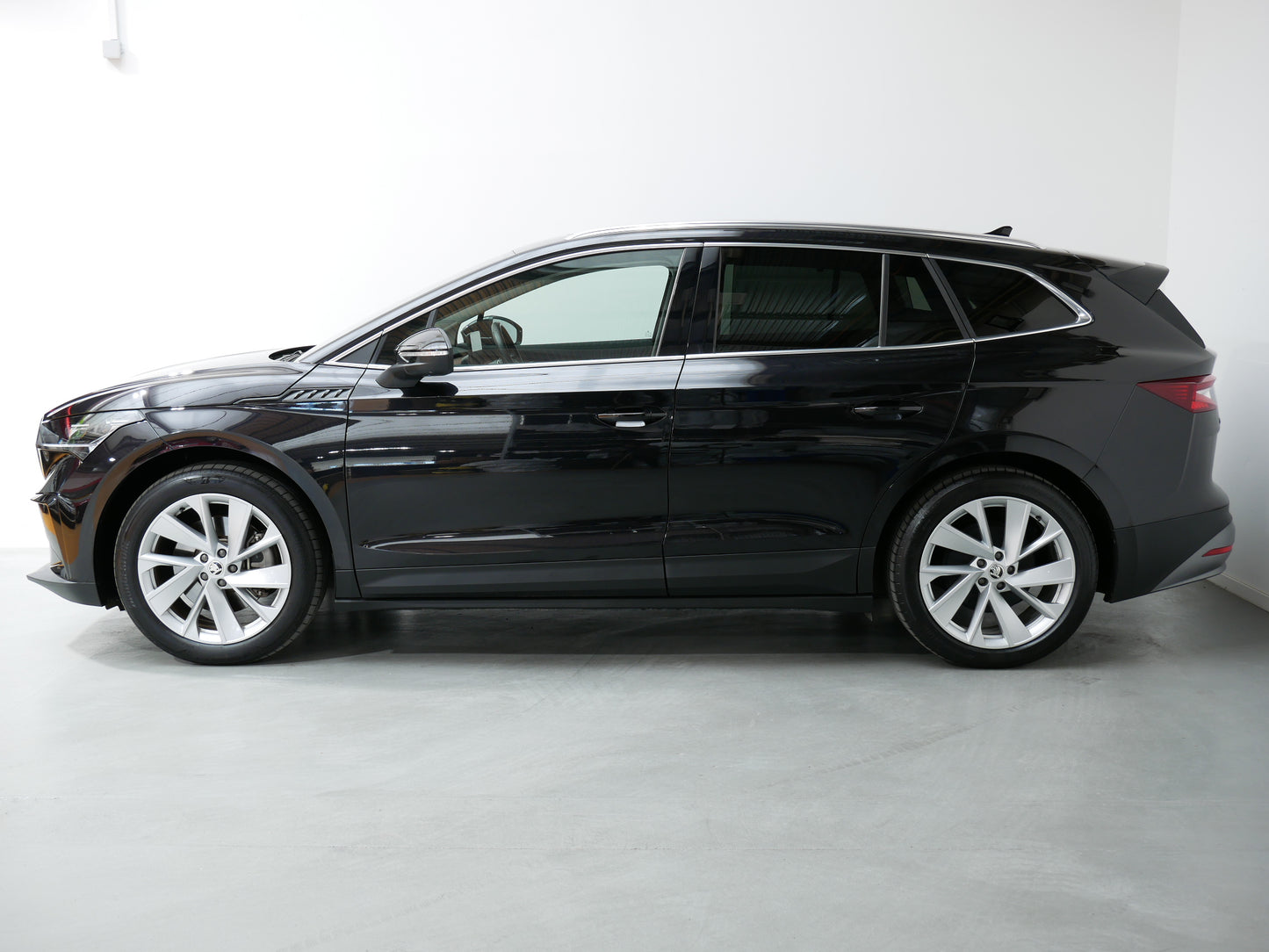 Škoda Enyaq 82kWh/150kW/ecoSUITE/TAŽNÉ/PANORAMA