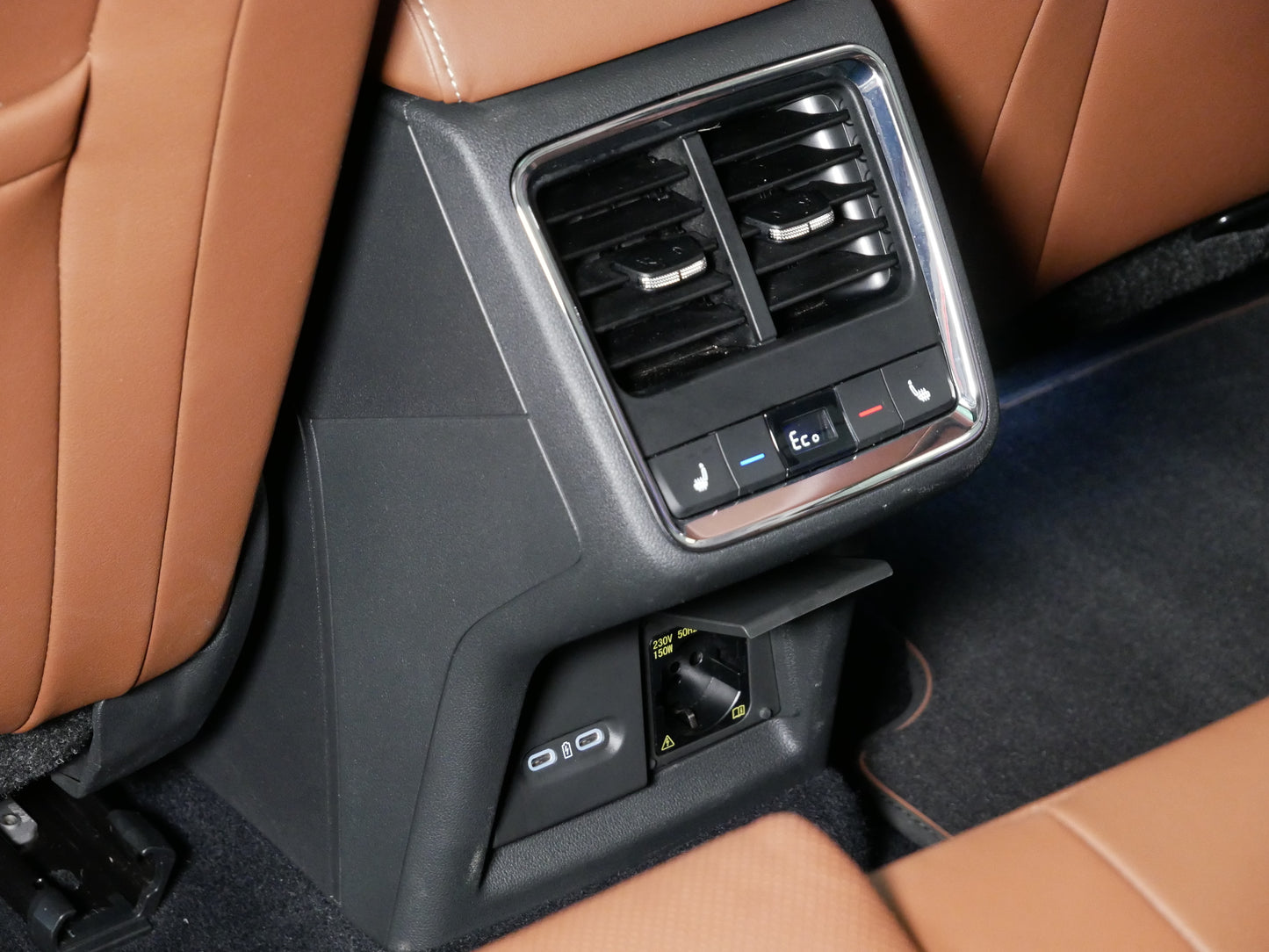 Škoda Enyaq 82kWh/150kW/ecoSUITE/TAŽNÉ/PANORAMA