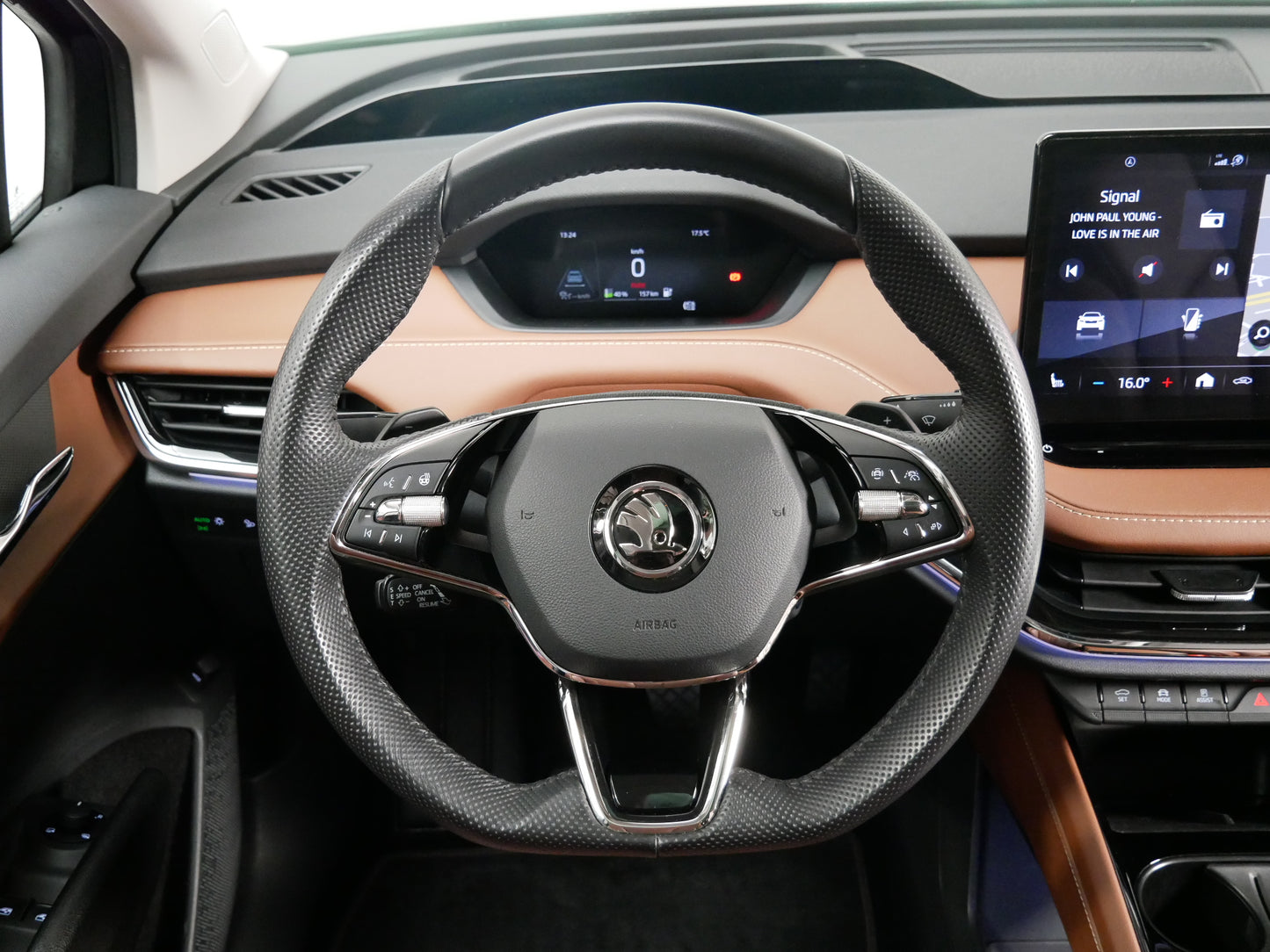 Škoda Enyaq 82kWh/150kW/ecoSUITE/TAŽNÉ/PANORAMA