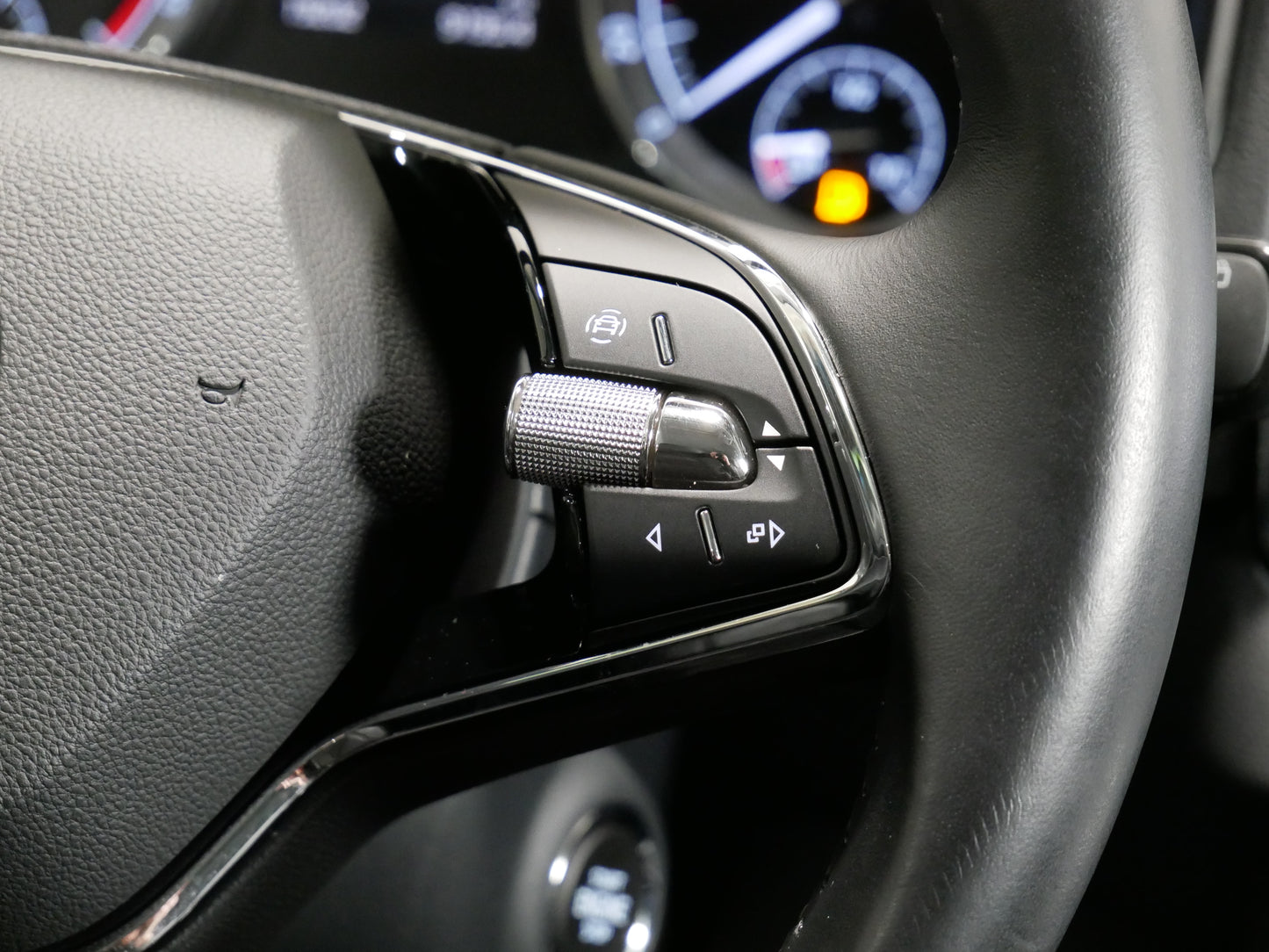 Škoda Karoq 2.0 TDI/85kW/STYLE+/KAMERA/LED/DPH