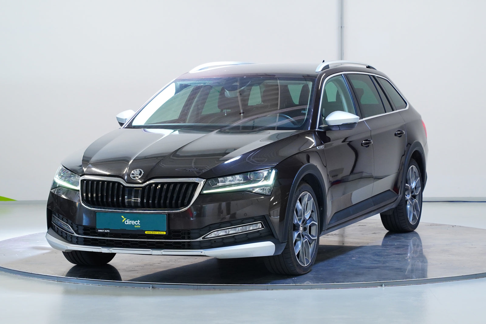 Škoda Superb 2.0 TDI 140 kW DSG Scout – foto 1