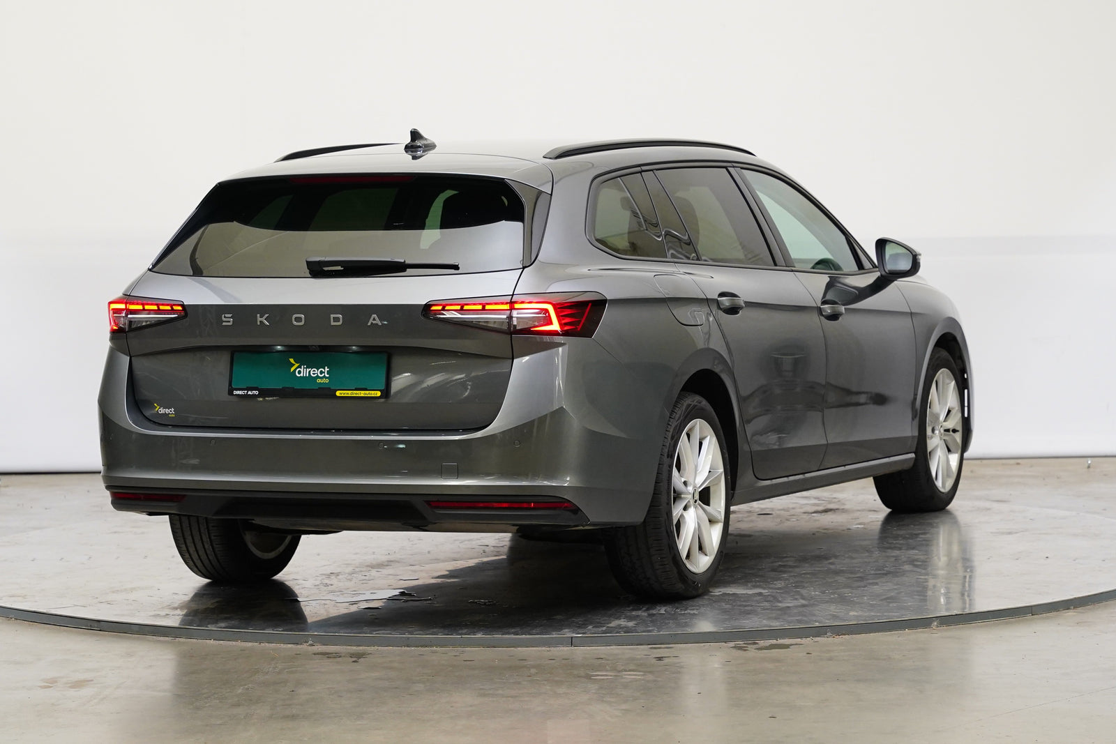 Škoda Superb 2.0 TDI 110kW Selection – foto 2