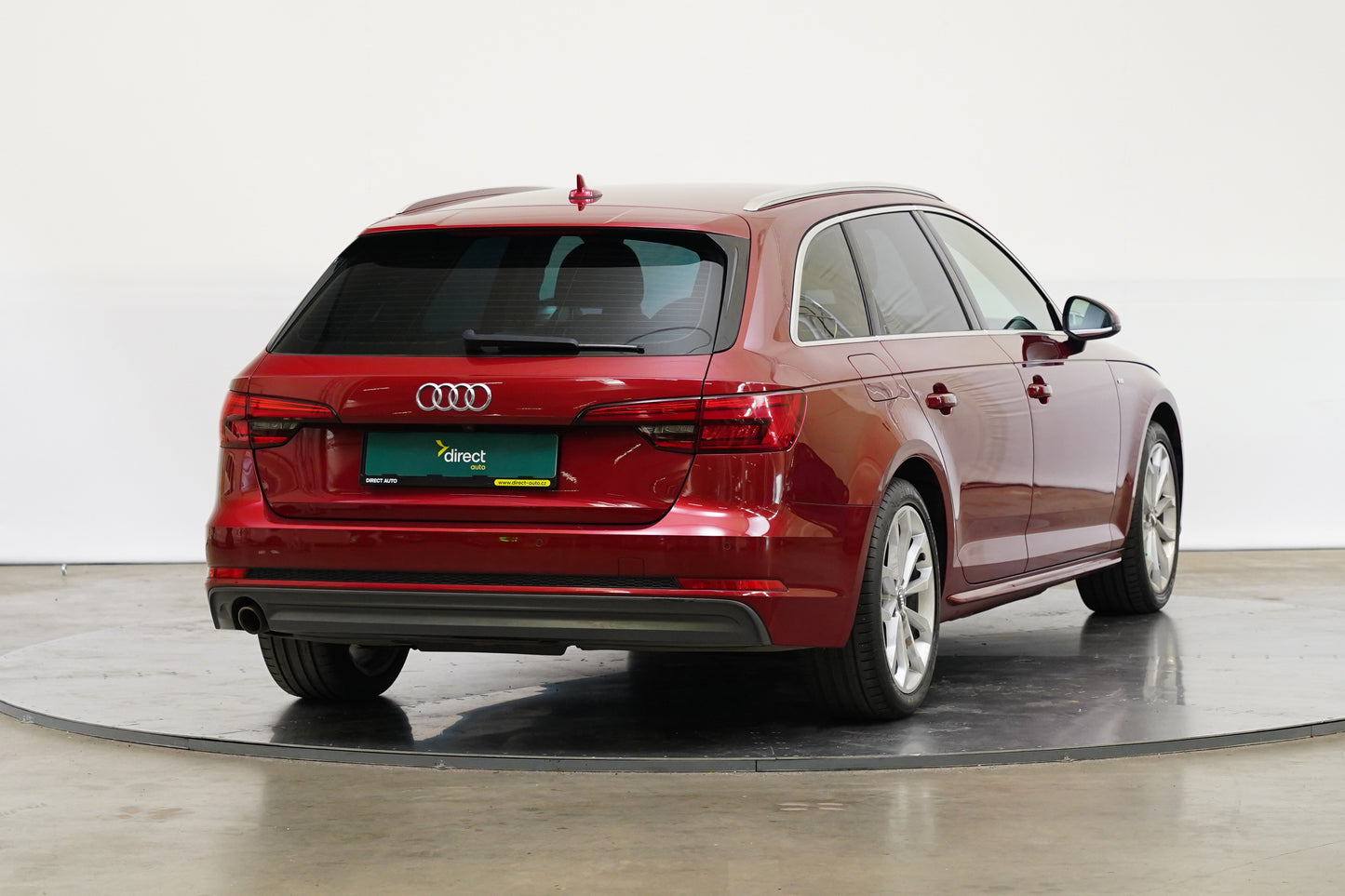 Audi A4 2.0 TDI 110 kW S tronic S line