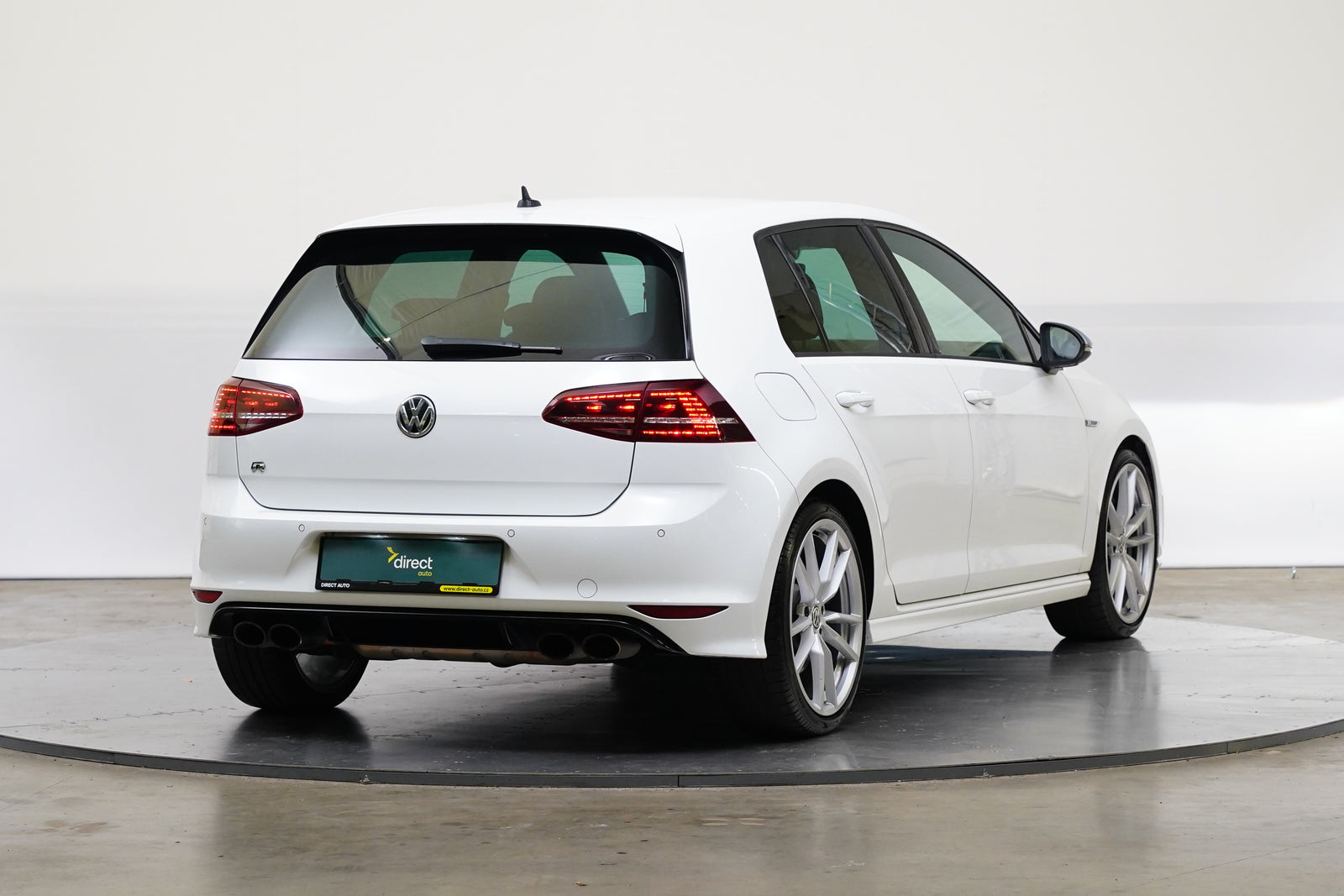 Volkswagen Golf 2.0 TSI 221 kW 4Motion R – foto 2