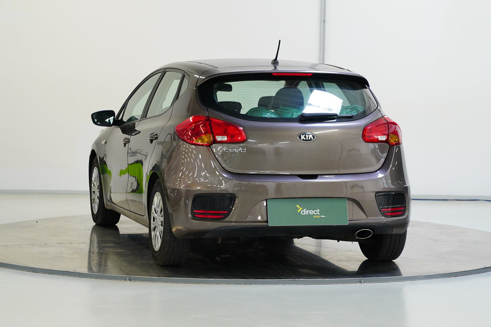 Kia Ceed 1.4  Benzin – foto 2