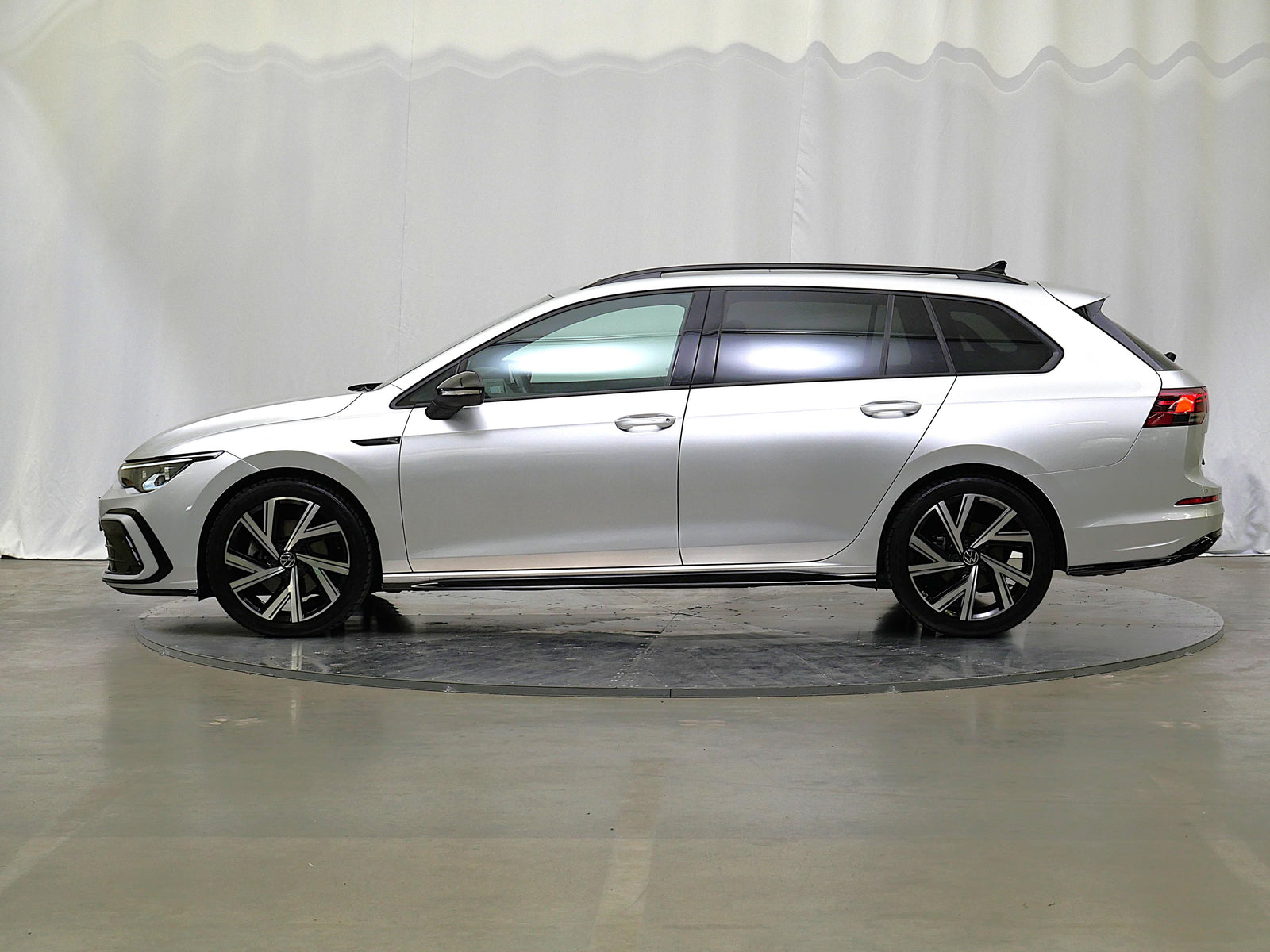Volkswagen Golf 2.0 TDI 110 kW DSG R-Line – foto 3