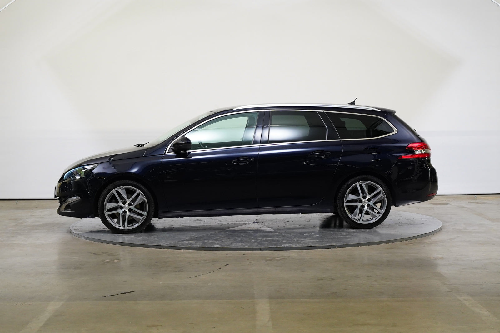Peugeot 308 2.0 Blue-HDi 110 kW Allure – foto 3
