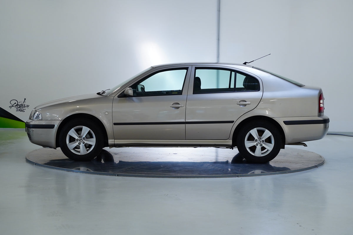 Škoda Octavia 1.6 MPI 75 kW Tour – foto 3