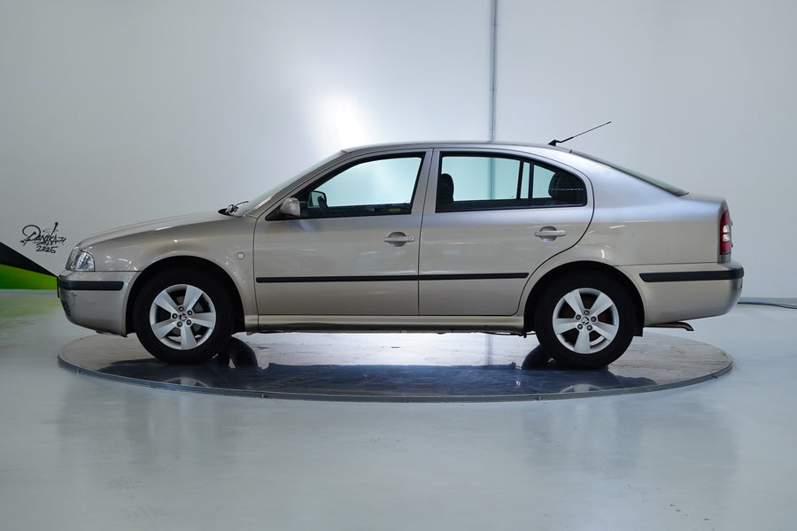 Škoda Octavia 1.6 MPI 75 kW Tour – foto 3