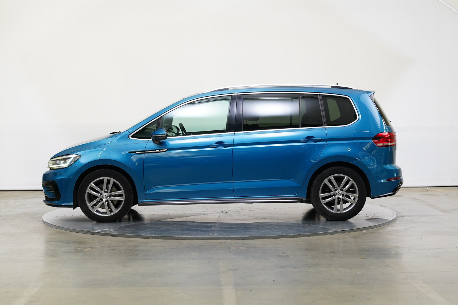 Volkswagen Touran 1.6 TDI 85 kW R-Line – foto 3