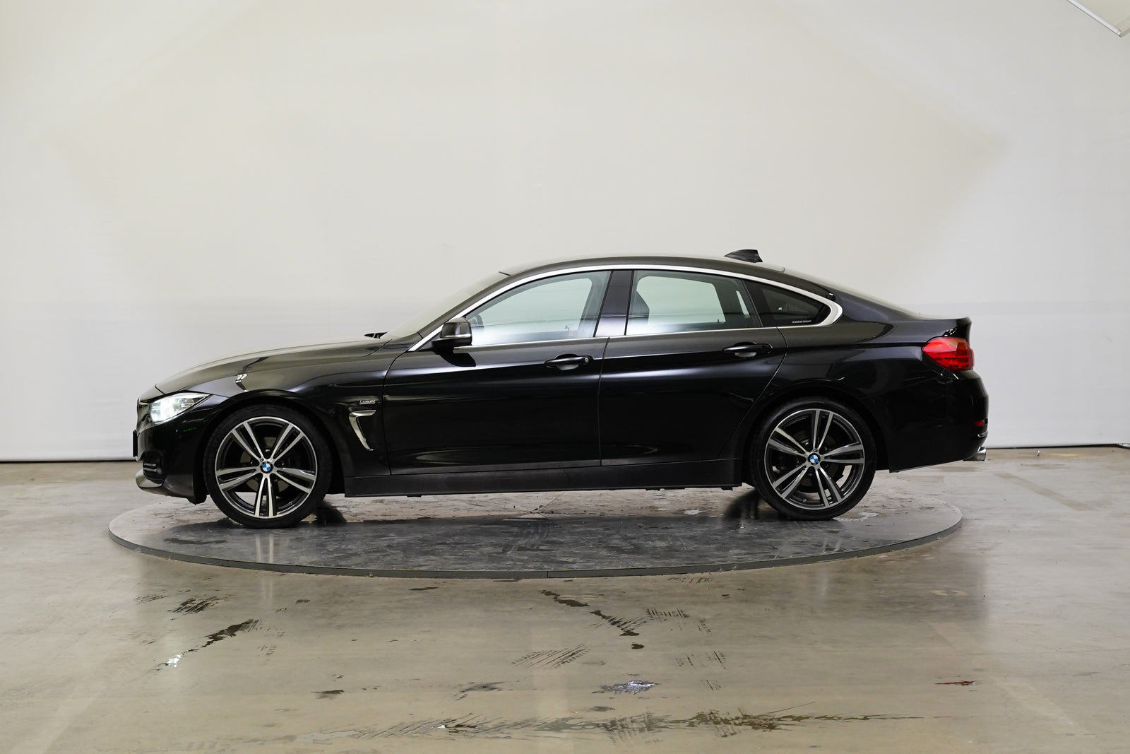 BMW Řada 4 420 i 135 kW Luxury Line – foto 3