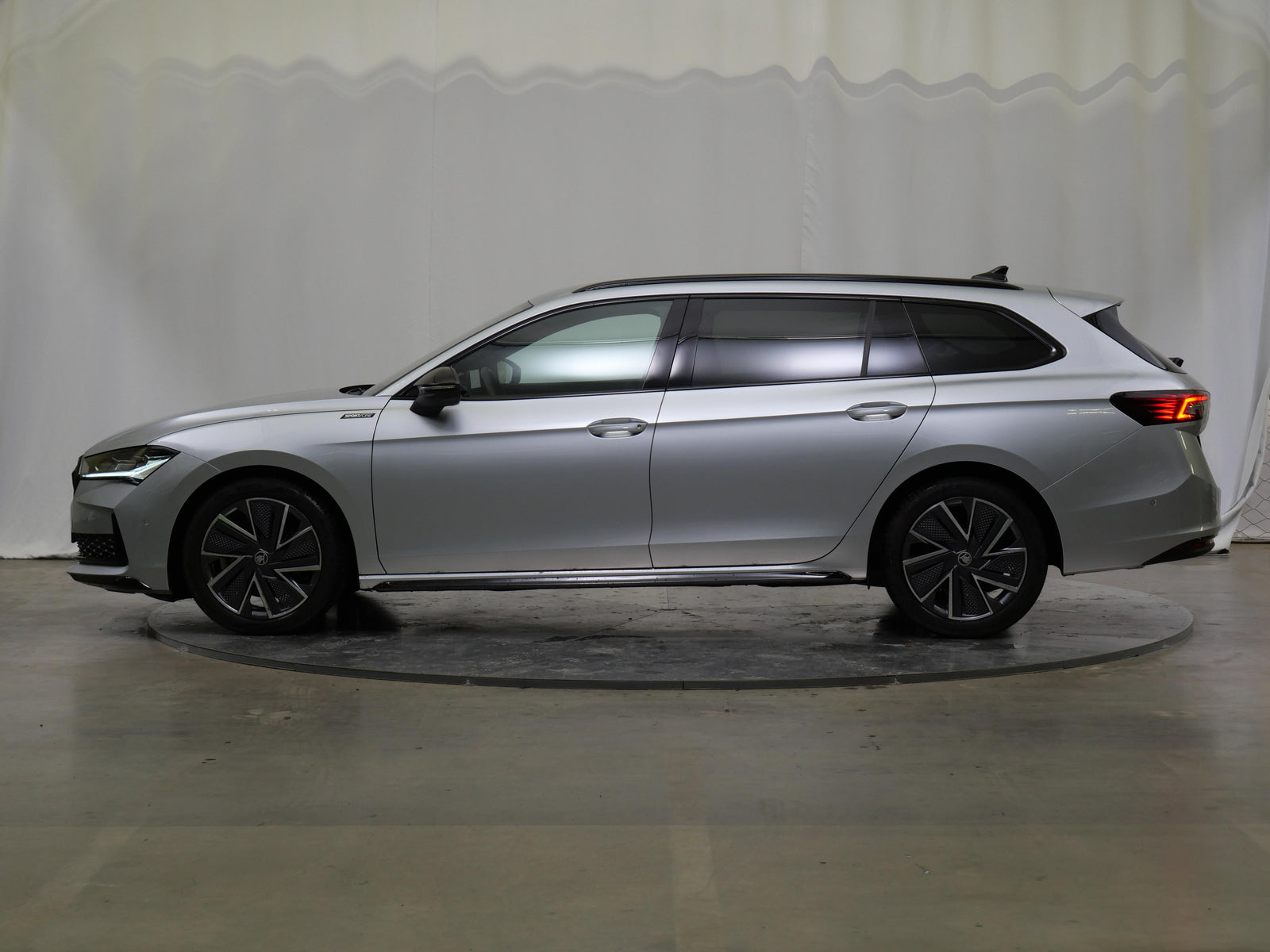 Škoda Superb 2.0 TDI 142 kW 4x4 SportLine – foto 3