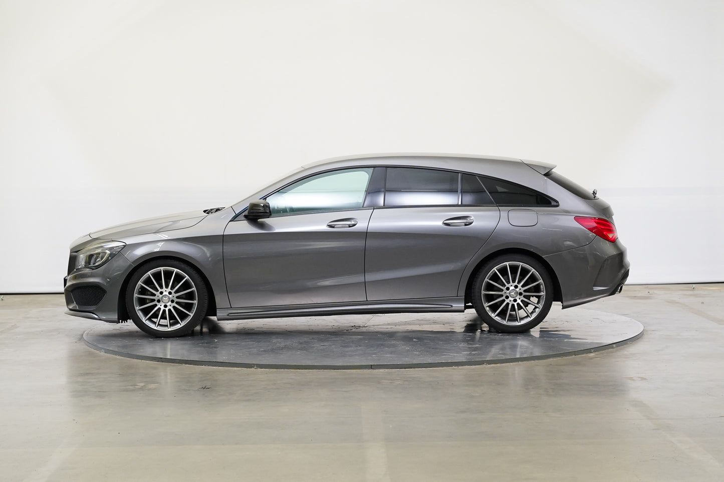 Mercedes-Benz CLA 200 115 kW AMG Line