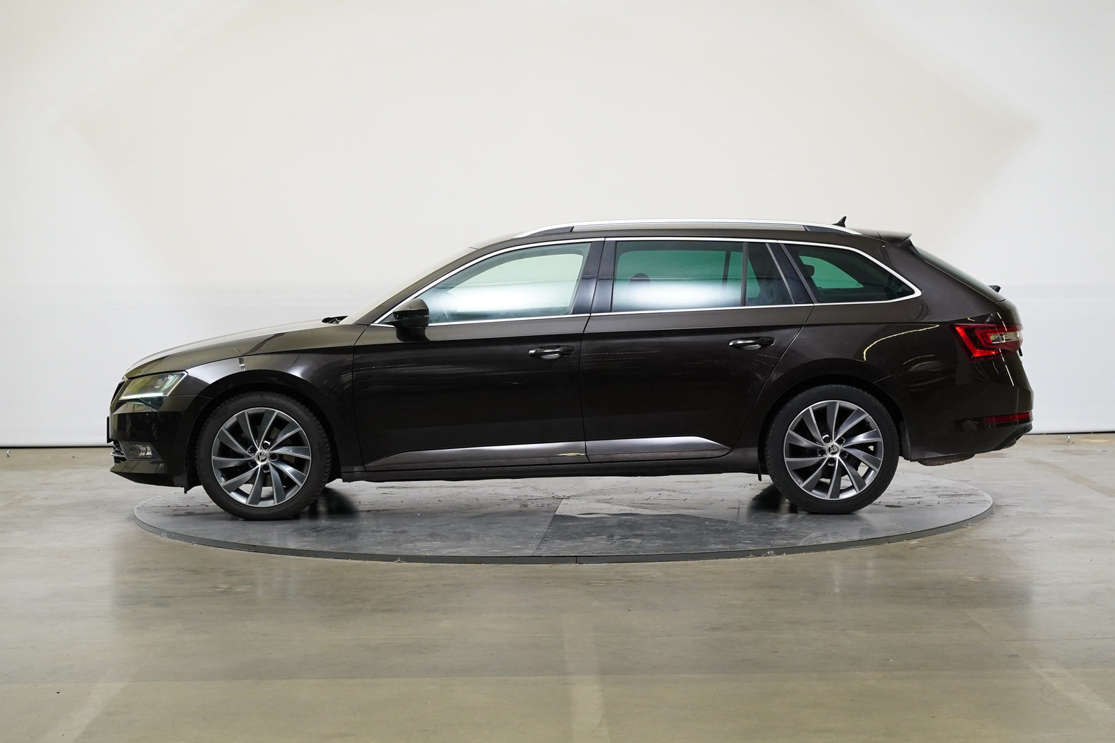 Škoda Superb 2.0 TSI 162 kW Laurin&Klement – foto 3