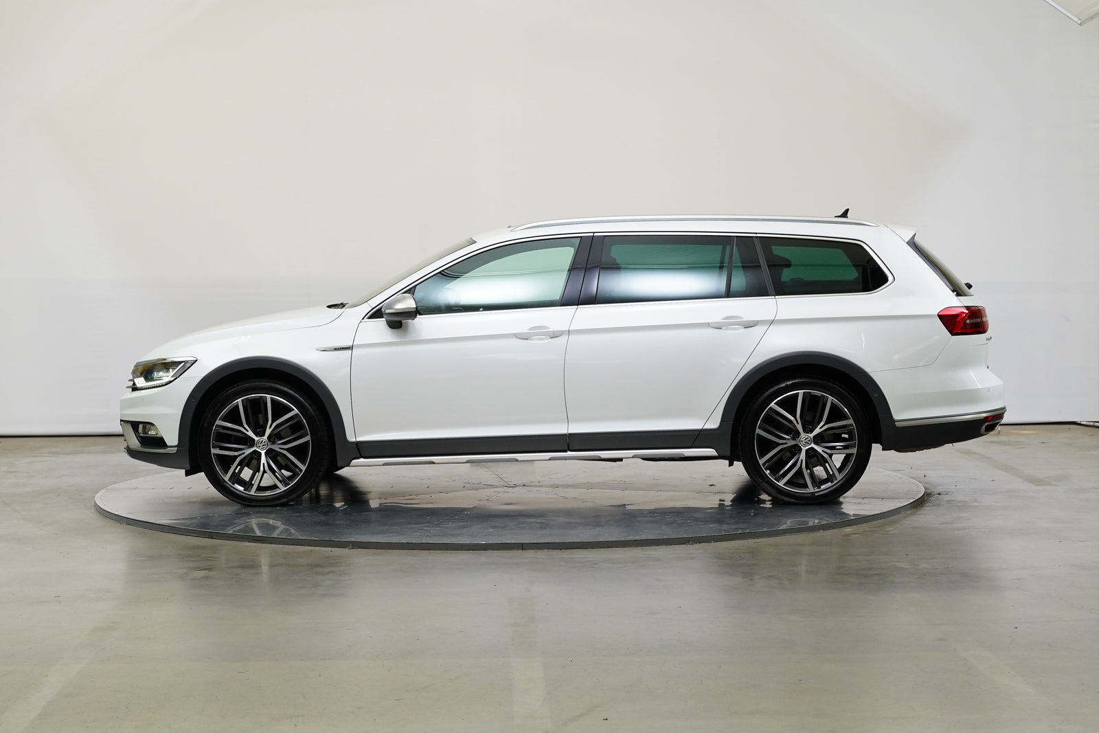 Volkswagen Passat 2.0 TDI 140 kW DSG Alltrack – foto 3