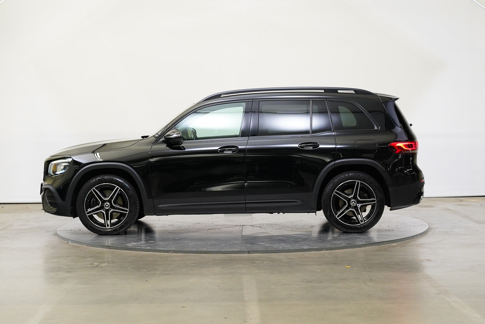 Mercedes-Benz GLB 250 165 kW 4MATIC AMG Line – foto 3
