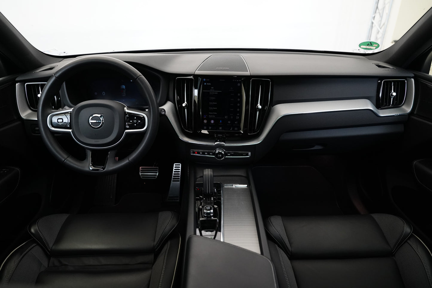 Volvo XC60 B4 145 kW AWD R-Design