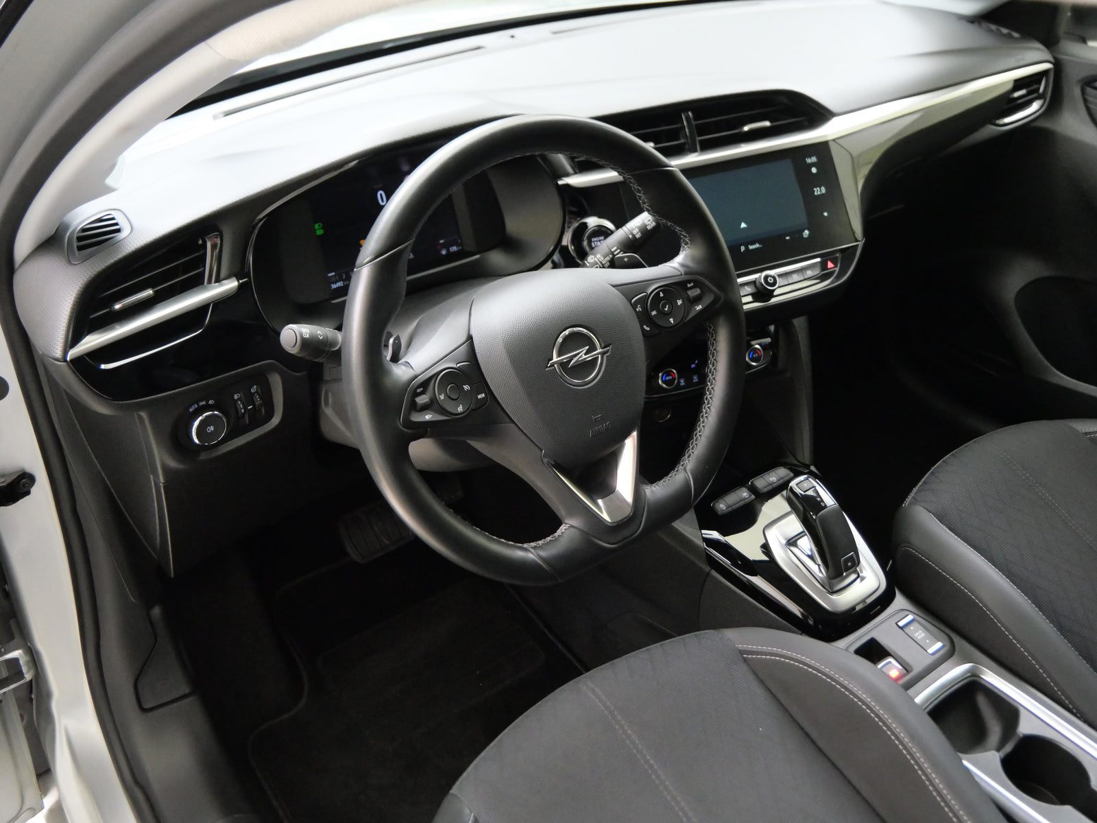 Opel Corsa 1.2 i 74 kW Turbo Elegance – foto 5