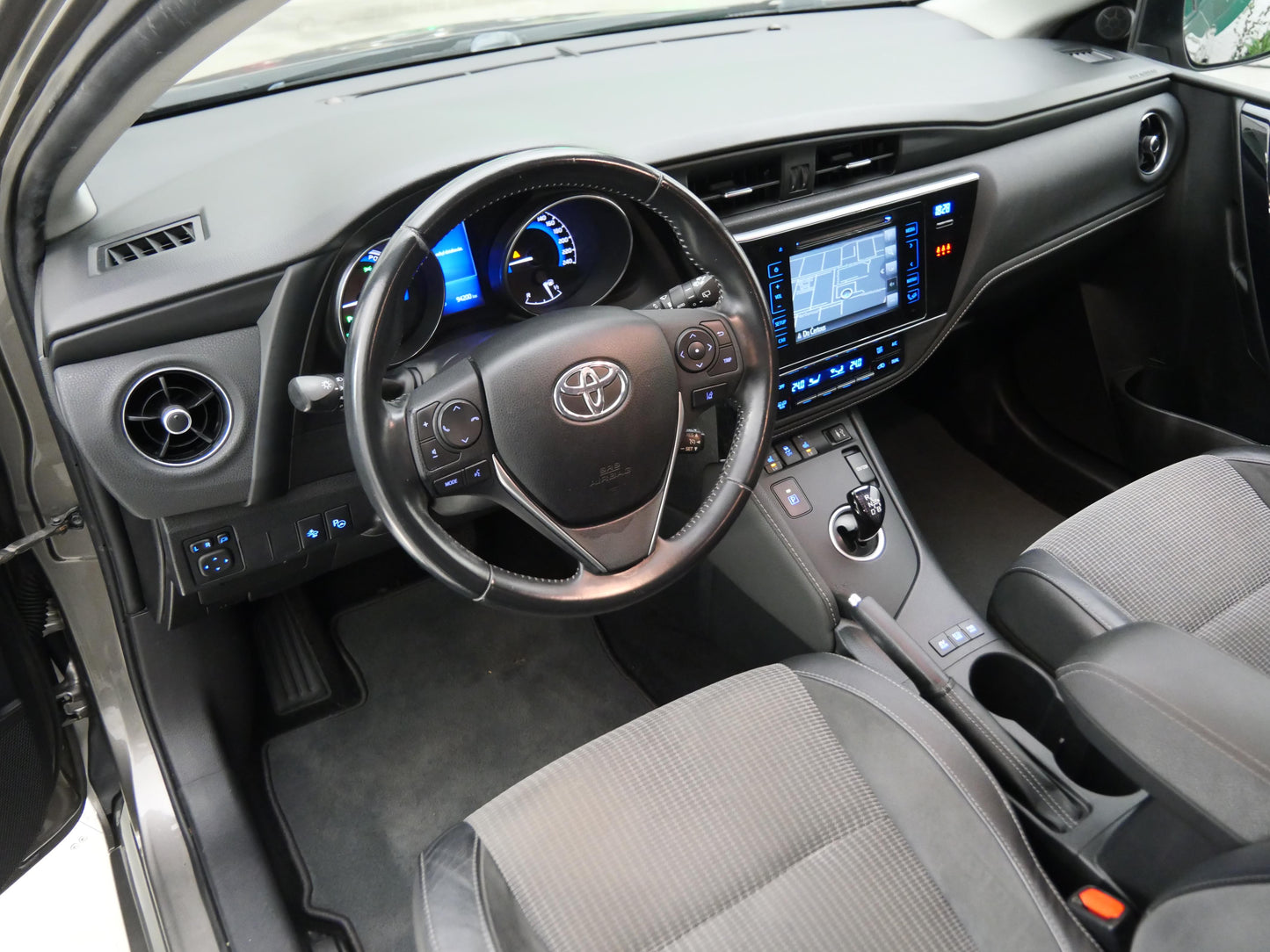 Toyota Auris 1.8 73 kW Hybrid e-CVT