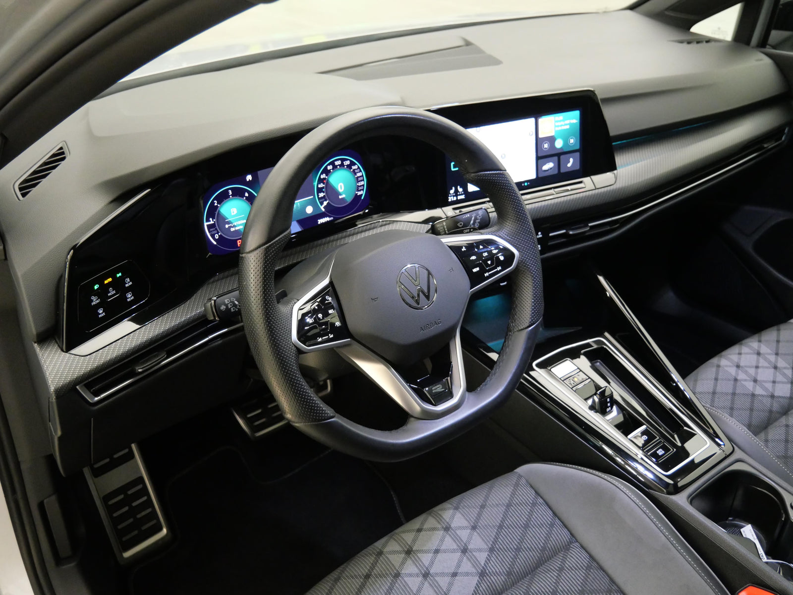 Volkswagen Golf 2.0 TDI 110 kW DSG R-Line – foto 5