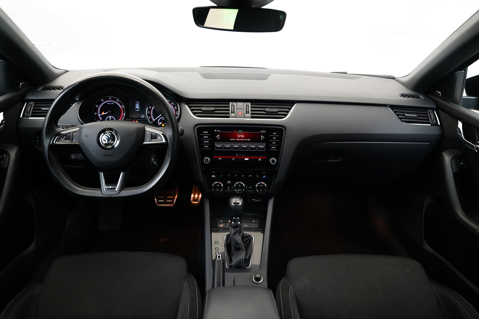 Škoda Octavia 2.0 TSI 169 kW RS – foto 5
